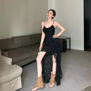 法式高级感蕾丝吊带连衣裙女夏季甜辣风不规则冷淡系独特别致裙子