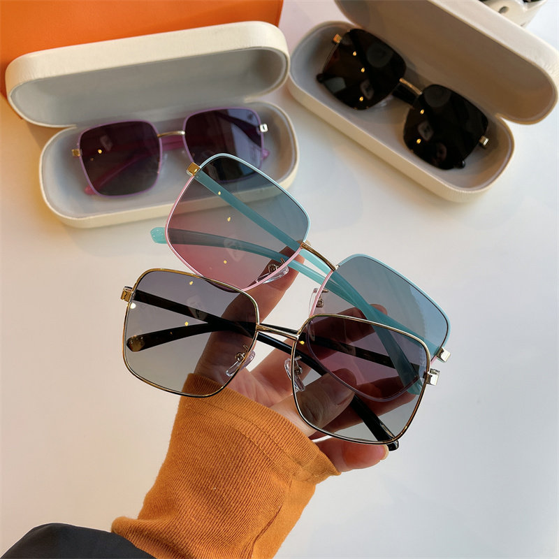 儿童太阳镜方框宝宝精致墨镜防紫外线男童女童渐变遮阳眼镜潮时尚