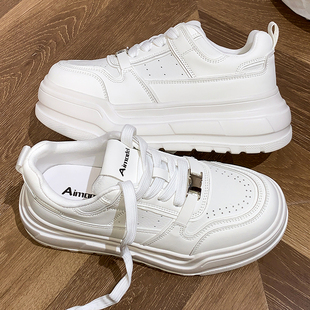 小白鞋女款2026新款今年流行爆款厚底增高百搭平底真皮板鞋显脚小