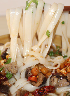 荆州特产过早纯手工宽米粉新鲜圆米粉碱水麦面现炒浇头牛肉面汤粉