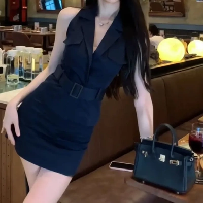辣妹设计感腰带收腰无袖v领西装马甲背心性感高腰显瘦A字短裙套装
