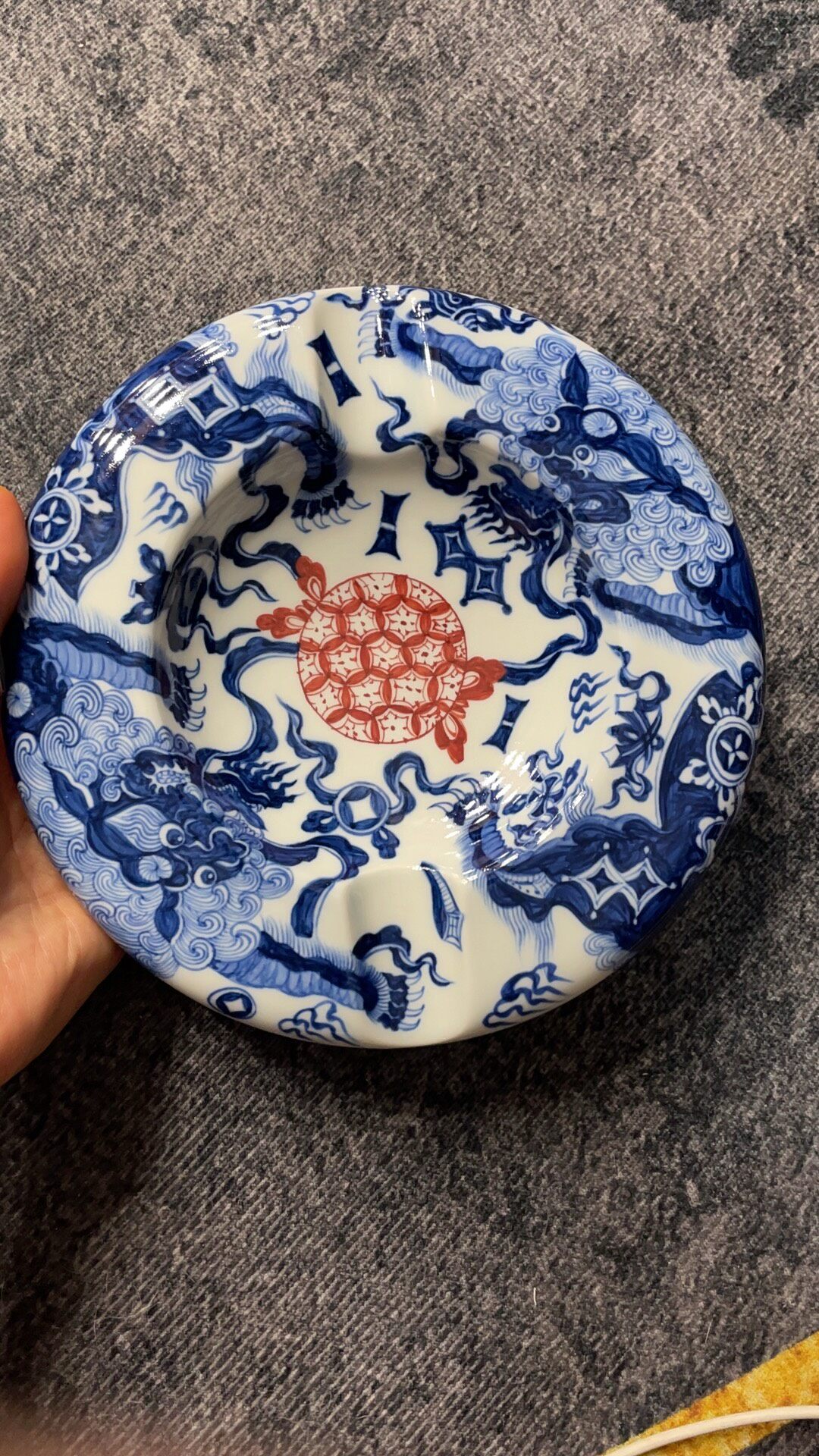 18cm景德镇手工绘陶瓷烟灰缸青花雪茄缸送礼高档家用狮狮如意时尚