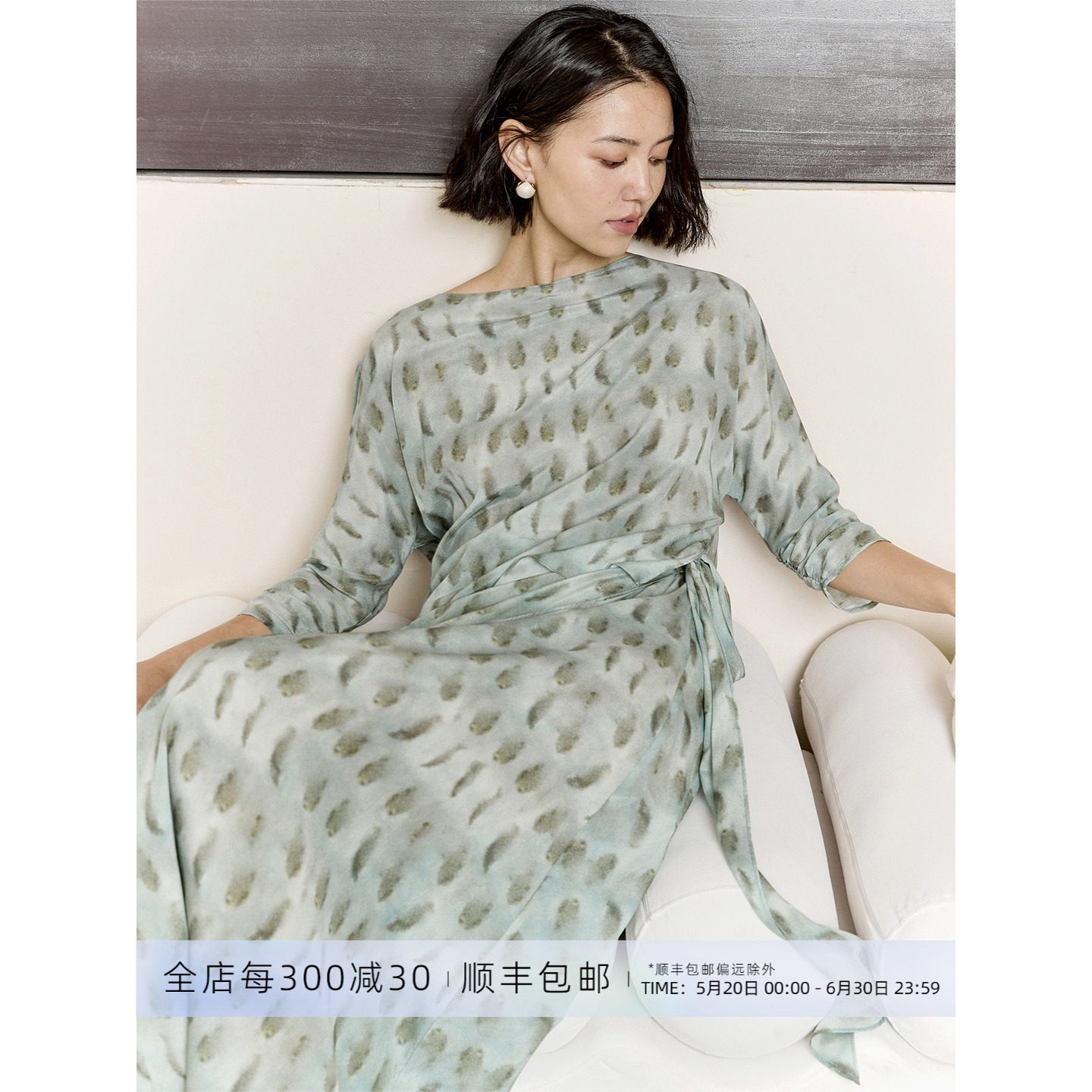 芝美日禾 真丝半袖围裹设计孔雀蓝桑蚕丝印花系带轻薄连衣裙