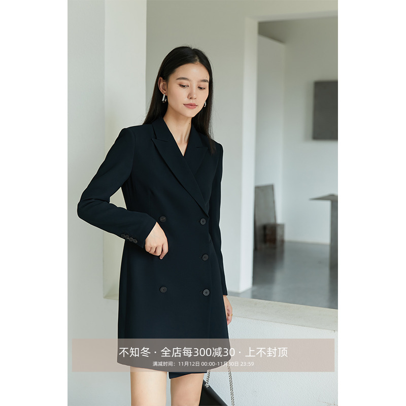 刚柔兼备双排扣醋酸西装连衣裙