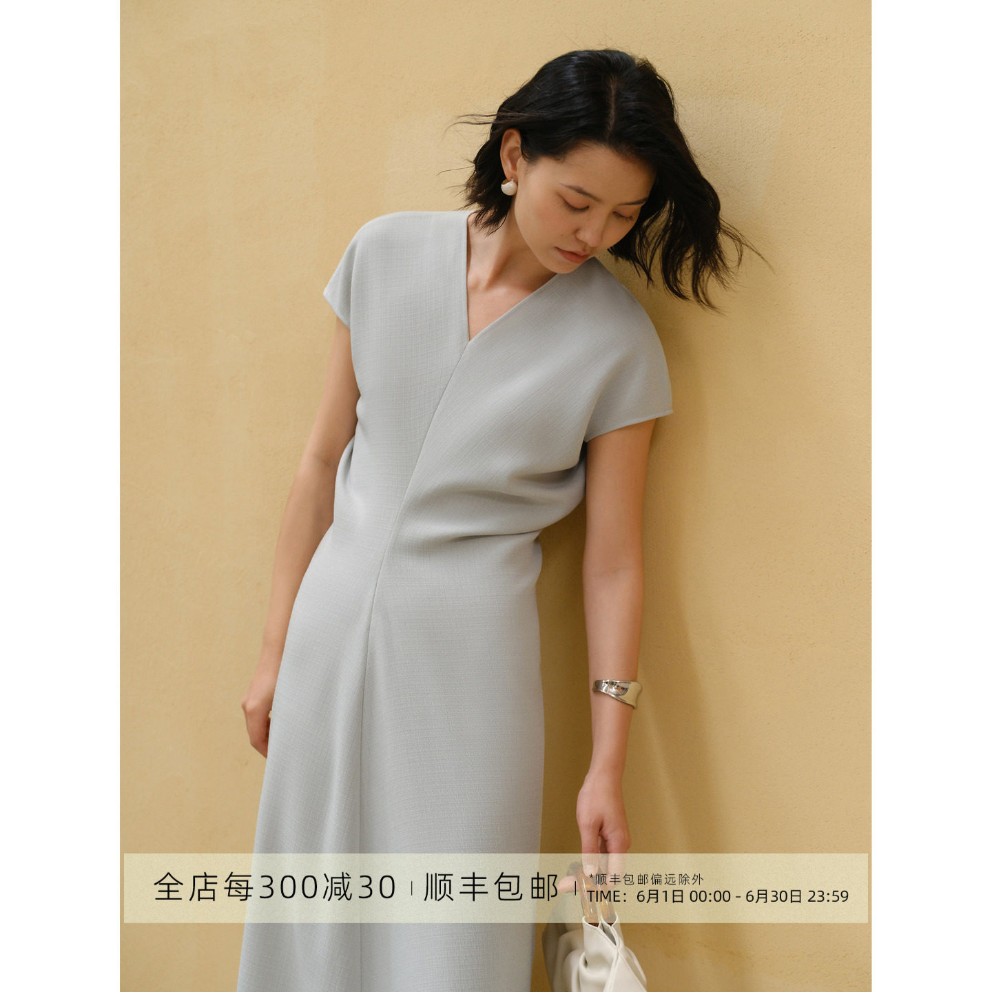 芝美日禾 重工立裁V领极简醋酸中长款通勤百搭纯色修身连衣裙夏