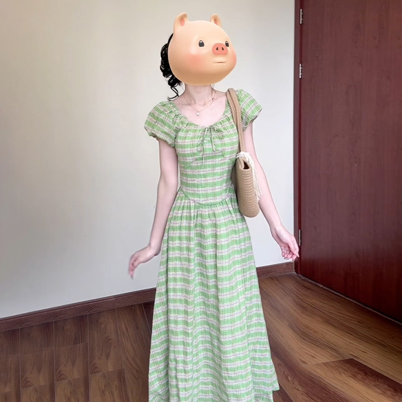 法式绿色格子连衣裙子女夏季2025新款流行爆款多巴胺掐腰油画长裙