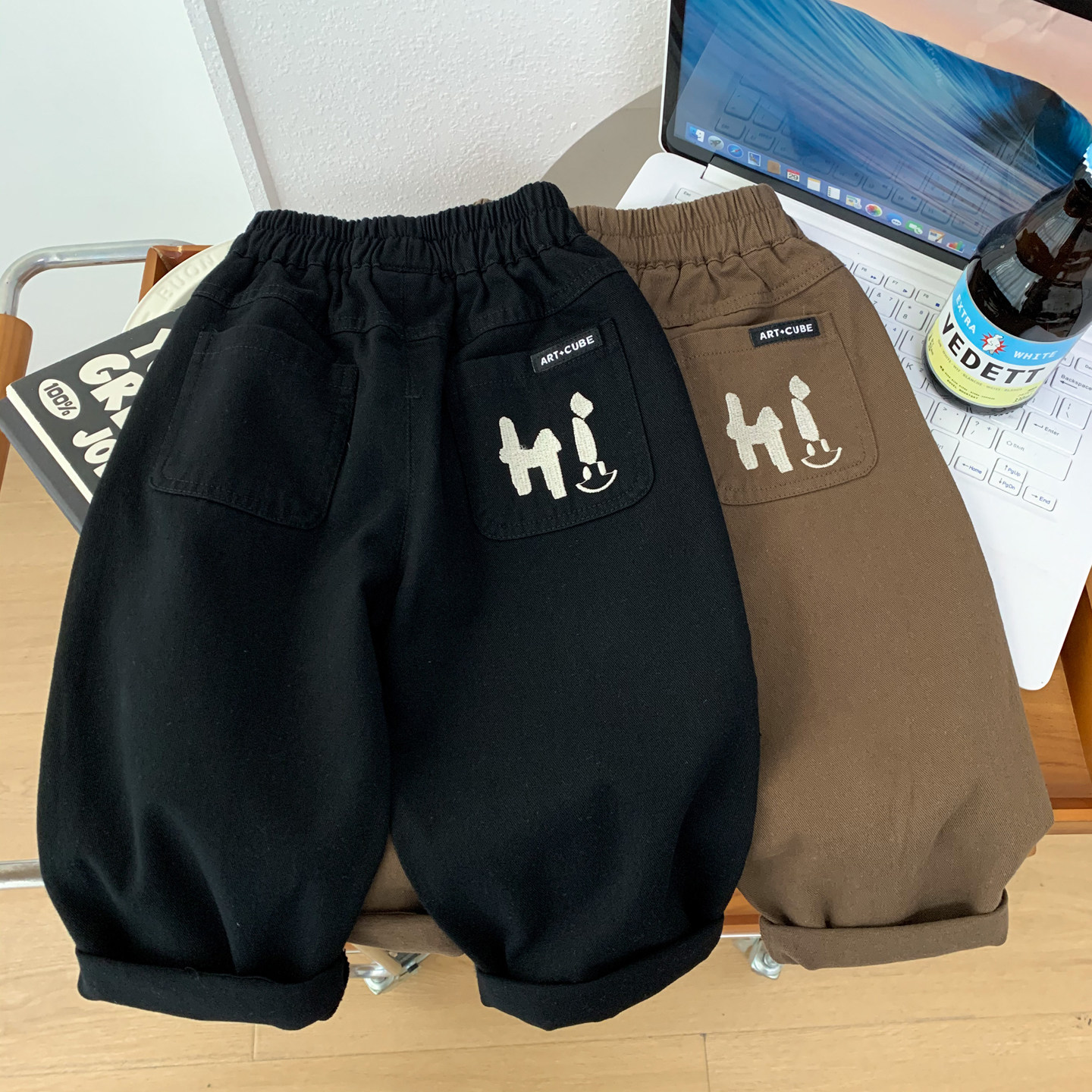 儿童春秋装休闲长裤2026新款男女童字母刺绣宽松裤子洋气黑色长裤