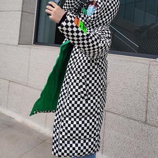 2024新款黑白棋盘格羽绒服女中长款韩版宽松加厚连帽白鸭绒冬季