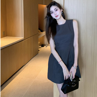 灰色无袖西装气质收腰显瘦高级感短款A字背心连衣裙子女夏