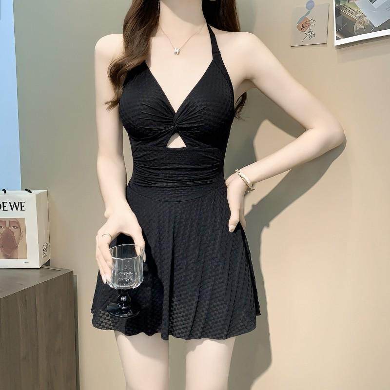 连体泳衣女士夏季新款黑色挂脖微胖大码遮肉显瘦平角裙式保守泳装,运动/瑜伽/健身/球迷用品,连体泳衣,淘宝优惠券,粉丝福利购,淘宝优惠卷