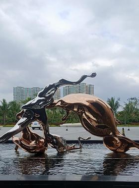 星级酒店园林景观水池户外摆件镜面喷镀抽象不锈钢飘带雕塑