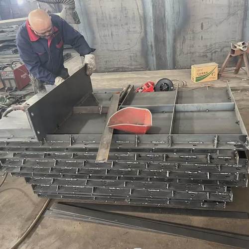 桥梁平面钢模板高架建筑高铁公路防撞水沟异形建材圆工地水泥模具