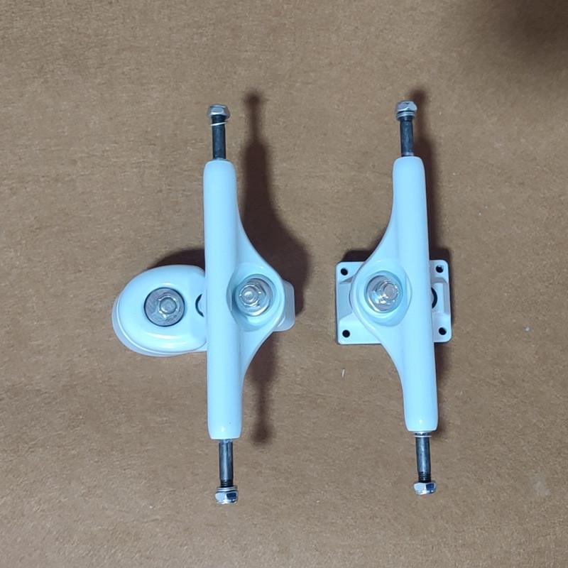 陆地通用滑板支架配件冲浪三代轻便弹簧支架陆冲板前后桥支架板桥