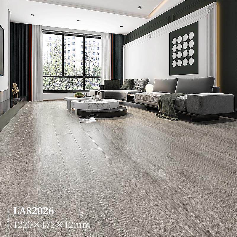 奶油风木地板家用强化防水12mm原木色金刚板耐磨复合厂家直素