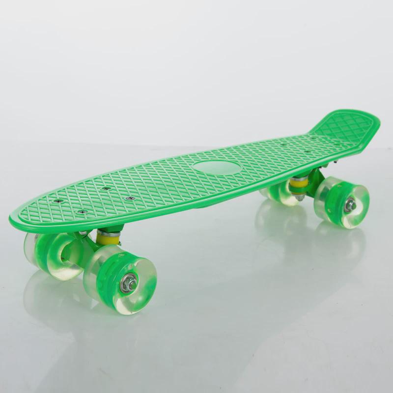 22英寸小鱼板塑料香蕉板单翘板PU闪轮儿童成人四轮公路刷街滑板车