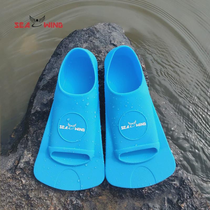 游泳脚蹼男女训练蛙泳硅胶短脚蹼成人儿童专业轻便潜水自由泳脚板