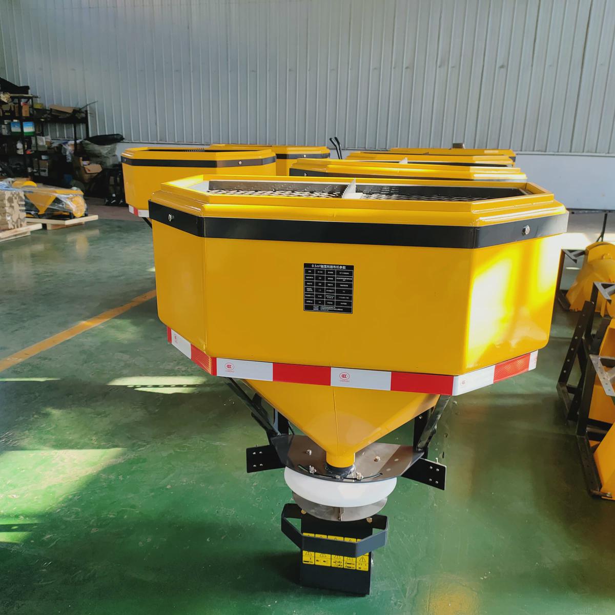 融雪剂撒布机路面工程除雪撒盐机车载悬挂融雪剂撒布机皮卡撒盐机