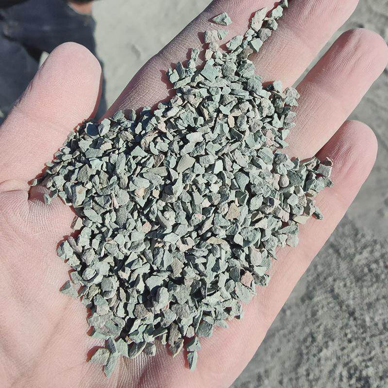 厂家供应沸石颗粒水处理专用绿色沸石天然斜发沸石湿地回填规格全