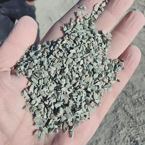 厂家供应沸石颗粒专用处理水绿色沸石天然斜发沸石湿地回填规格全