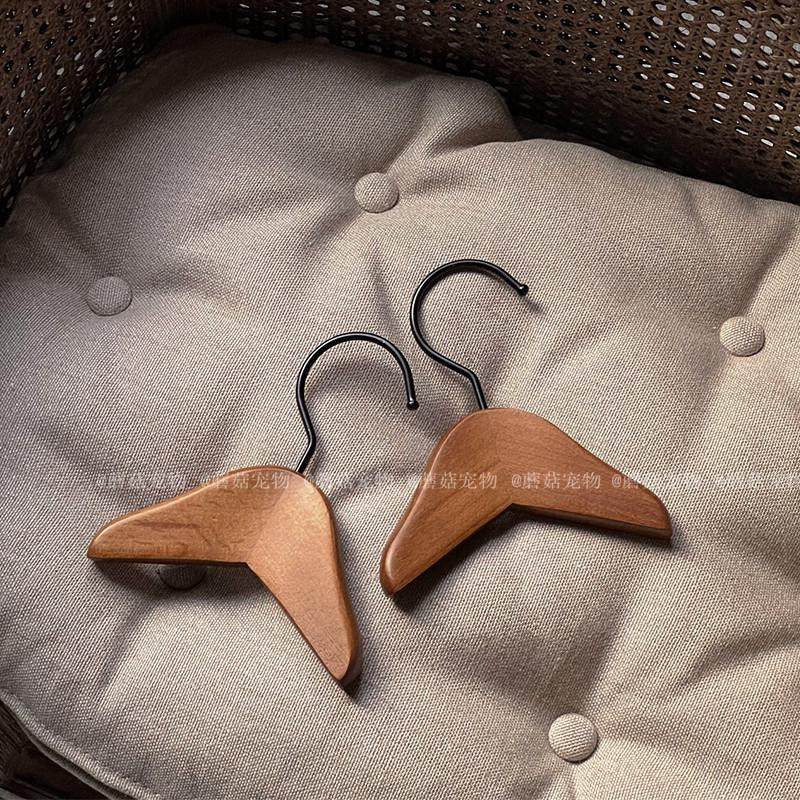 蘑菇宠物实木衣架榉木宠物小衣架小型犬宠物专用展示架,收纳整理,木质衣架,淘宝优惠券,粉丝福利购,淘宝优惠卷