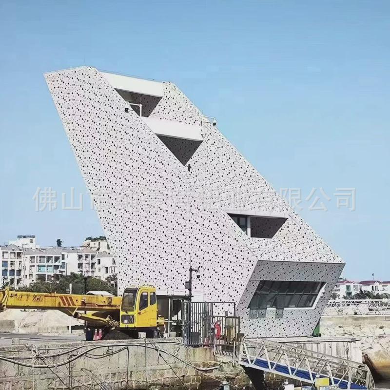 定制外墙冲孔铝单板幕墙木纹雕花镂空门头弧形吊顶方通铝板装饰板