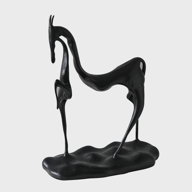 简约现代五金马工艺品摆件售楼部样板间客厅书房玄关桌面软装饰品