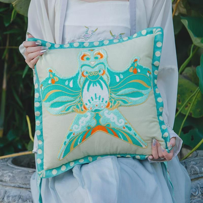 新中式创意客厅沙发靠枕中国风轻奢刺绣抱枕纸鸢高级感法式靠背垫