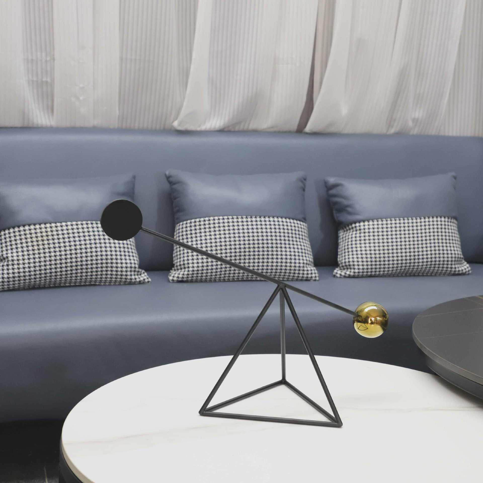 平衡几何金属三角现代简约摆件客厅电视柜样板间售楼处软装饰工厂