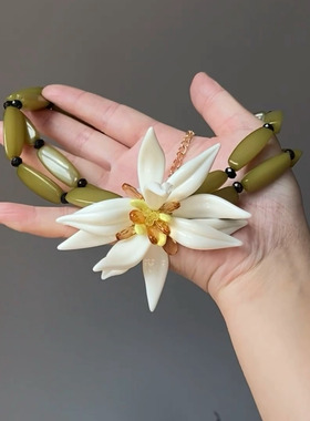 B.treasure复古花朵橄榄绿锁骨链