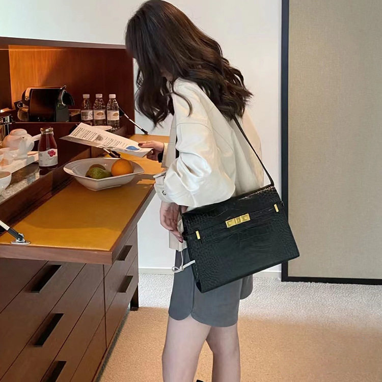 真皮女包2025新款曼哈顿包杨树林同款斜挎包时尚法棍包真皮
