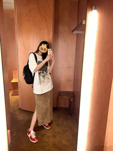 26早春 颜色老钱又复古！后开叉腰麂皮质感直筒中长半身裙女