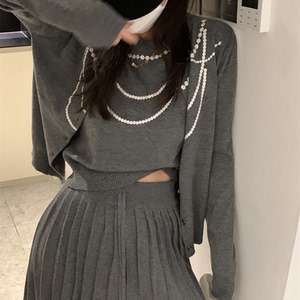 绵羊毛学院风三件套套装 软糯珍珠项链针织开衫+背心+百褶半身裙
