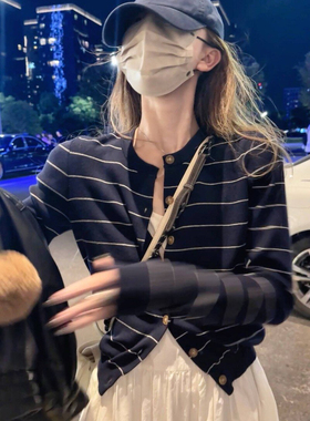 法式随性简约莱赛尔弹力长袖单排扣圆领藏蓝色条纹针织开衫