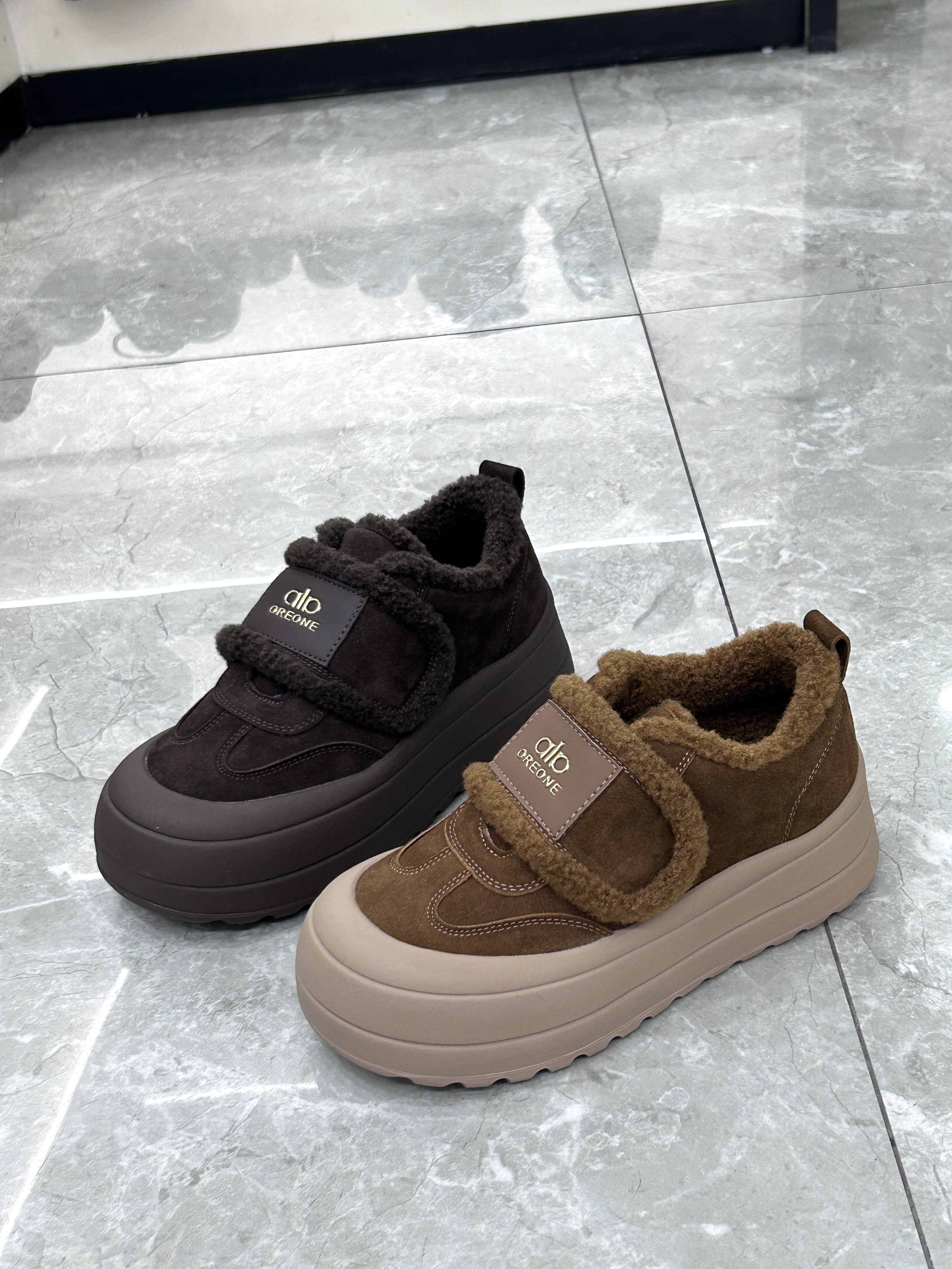 2025年新款加绒厚底面包鞋时尚加绒保暖棉板鞋魔术贴休闲运动鞋