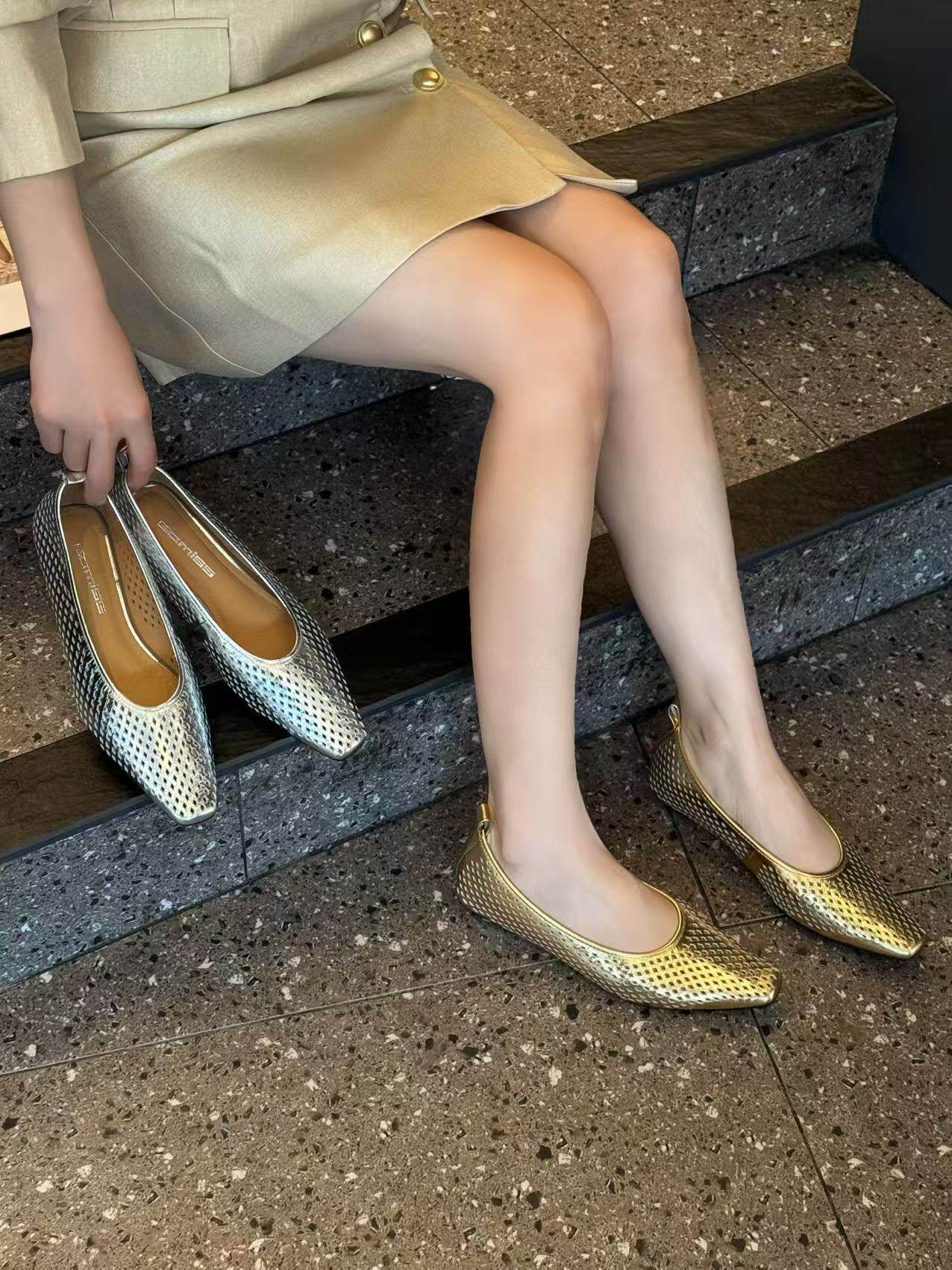 欧洲站2026新款真皮女鞋方头平底镂空时尚单鞋低跟气质百搭26265