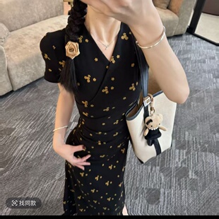 黑倩姐姐 高级法式碎花元素V字领收腰显瘦连衣裙夏季修身连衣裙