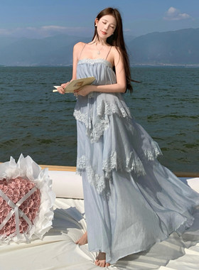 艺术生明媚穿搭雾霾蓝吊带连衣裙女春夏度假风蕾丝蛋糕裙子