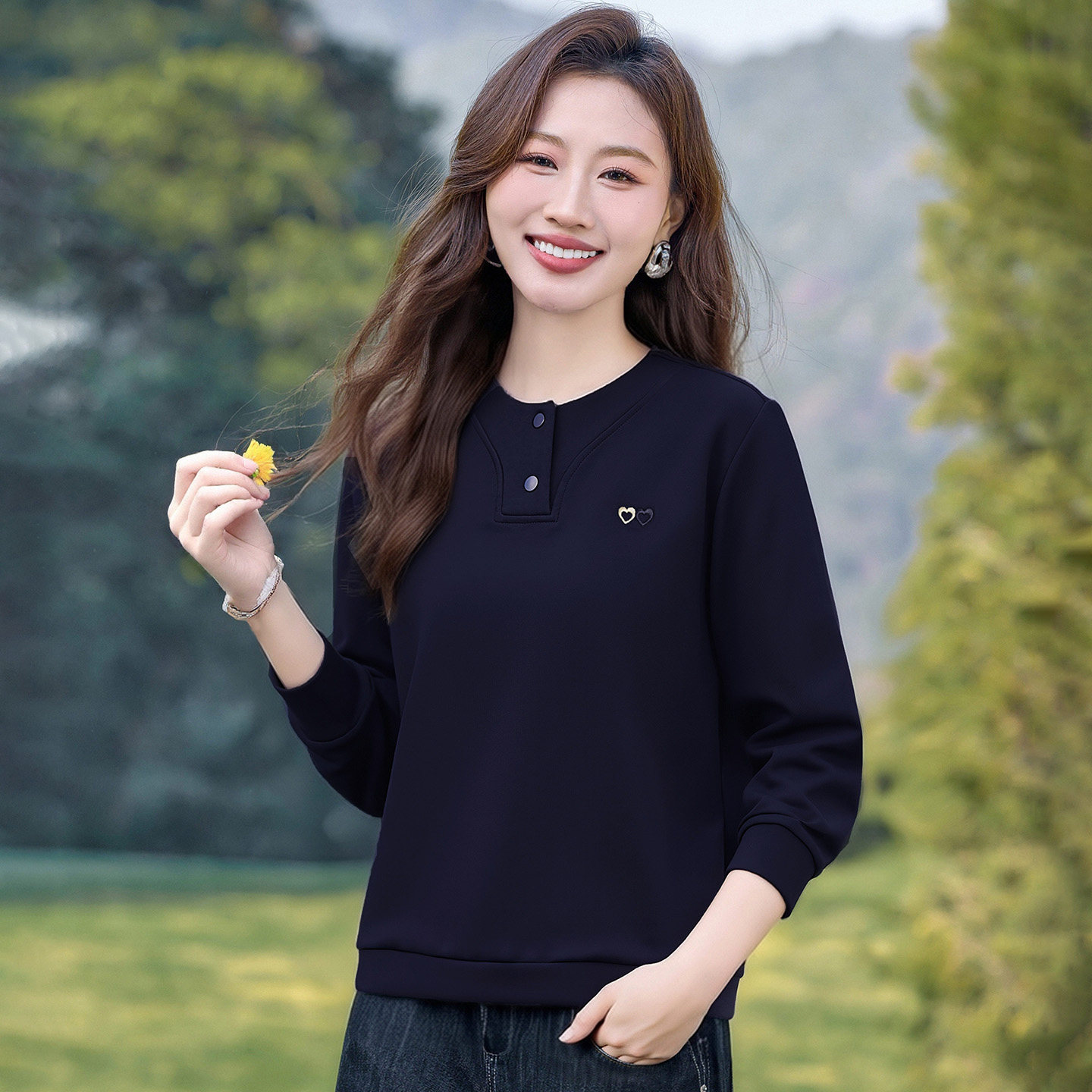 短款卫衣女春秋薄款2026年春季新款洋气减龄百搭女士正肩上衣