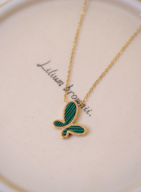 解里｜精致夏天孔雀石绿色项链蝴蝶吊坠镀真金钛钢高保色锁骨链女