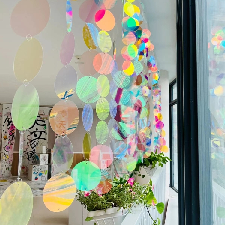 PVC镭射幻彩色透明圆片吊饰环创