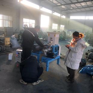 连续式生产双螺杆挤压膨化机 宠物食品膨化颗粒机 秸秆混合饲料机