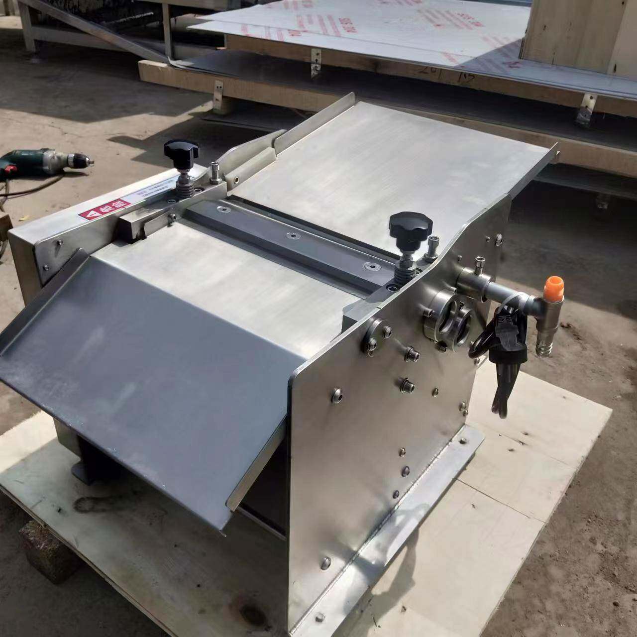 去鱼皮设备罗非鱼脱皮机 鱼肉鱼皮脱离机 304不锈钢鱿鱼剥皮机