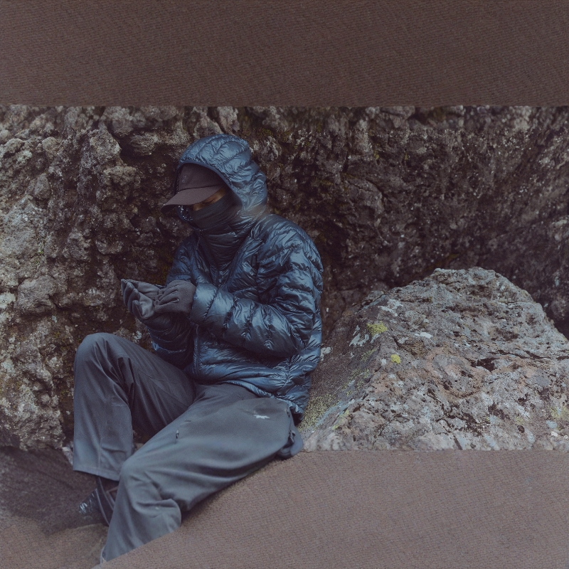 GOLDWIN轻量防撕布连帽羽绒服