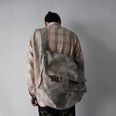 BOWWOW做旧污渍印花新闻帆布包