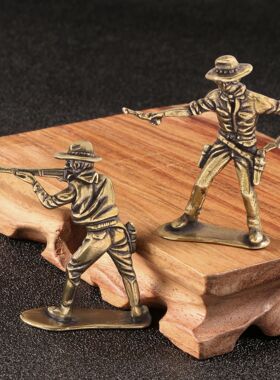 跨境西部牛仔斗枪决斗牛仔枪战创意黄铜摆件小玩物桌宠礼物收藏品
