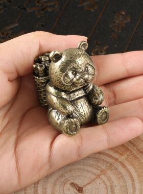 国宝大熊猫花花可爱背竹篓熊猫黄铜摆件摆地摊直播货源古铜工艺品