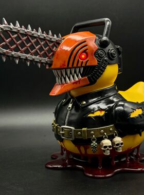 潮玩个性电锯人汽车摆件电锯鸭蹲姿电脑桌面车载摆件手办玩具礼物