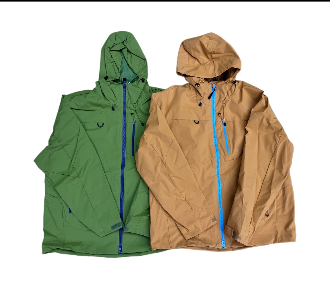 2025新款户外冲锋衣徒步防风防水软壳登山服男女同款宽松休闲