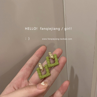 小众清新绿色耳环夏天耳钉女夏季 潮高级感 圆脸2021年新款