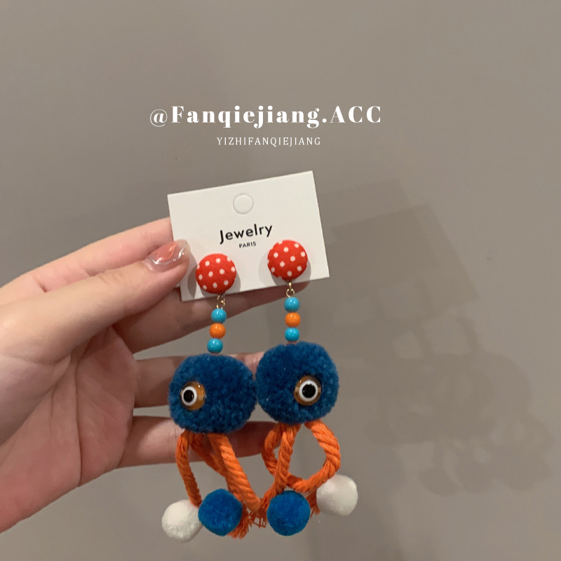 独特毛线球球耳环少女古怪